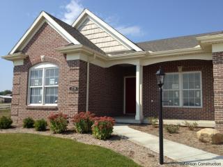 1727 Whisper Meadow Ln, Mahomet, IL 61853-3773