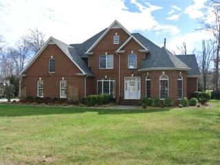 210 Albemarle Dr, Tullahoma, TN 37388-5817