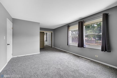 1926 Springside Dr, Naperville IL  60565-2242 exterior