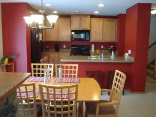 3260 Oak View Dr, Saint Paul MN  55129-9370 exterior