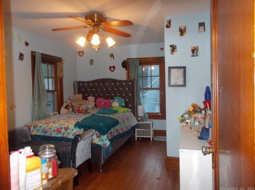 146 Emmett Ave, Derby CT  06418-1232 exterior