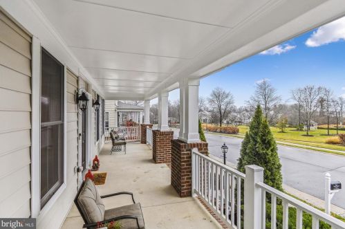 22461 Aging Oak Dr, Leesburg, VA 20175-4819