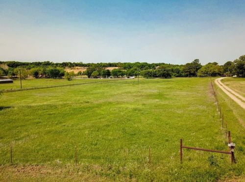 8959 Hilltop Rd, Argyle TX 76226-5012 exterior