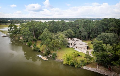 1806 Tacky Point Rd, Wadmalaw Is, SC 29487-7153