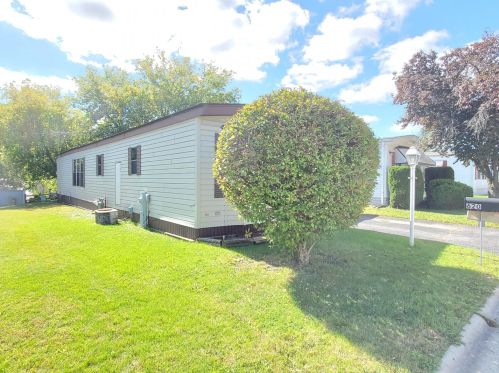 620 Hillcrest Ln, Bull Valley, IL 60014-8254