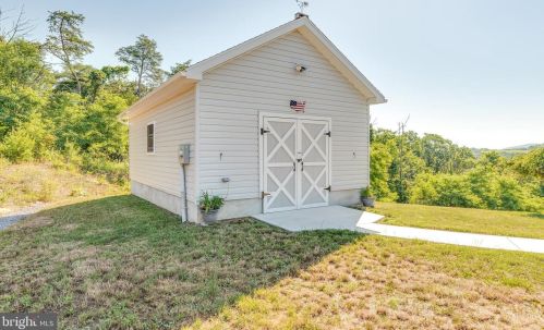 1942 Fairview Dr, Berkeley Springs WV  25411-3219 exterior