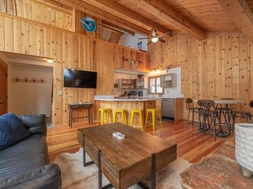 13584 Moraine Rd, Truckee CA  96161-3837 exterior