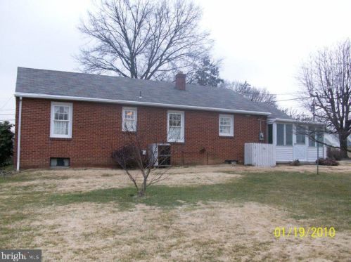 1702 Buttercup Rd, Lancaster PA  17602-3904 exterior