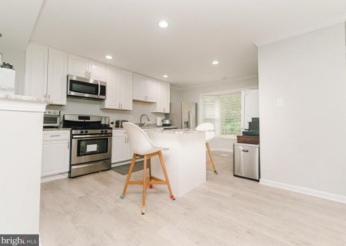 5703 Oakshore Ct, Springfield VA  22015-2250 exterior