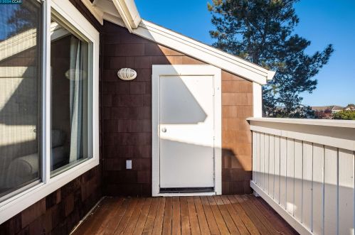 18 Bayside Ct, Richmond CA  94804-7441 exterior