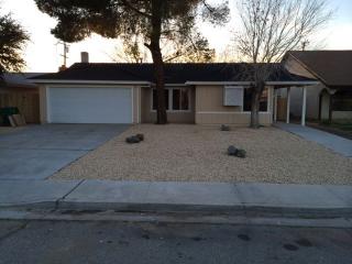 319 Holly Canyon Dr, Ridgecrest, CA 93555-4230