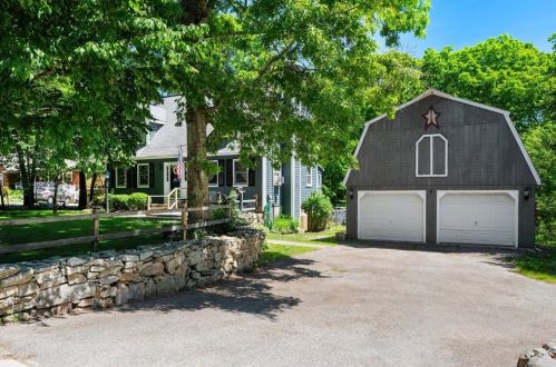 40 Staghead Dr, Glocester, RI 02859-1302