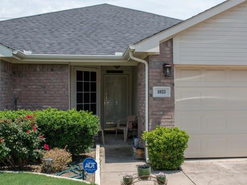 1821 Canterbury Cir, Fort Worth TX  76112-4001 exterior