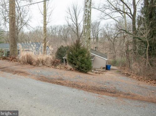 2122 Millcreek Rd, Lancaster PA  17602-4749 exterior