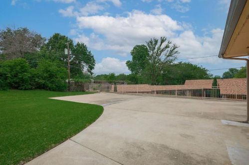 1712 Ridgmar Blvd, Fort Worth TX  76116-2048 exterior