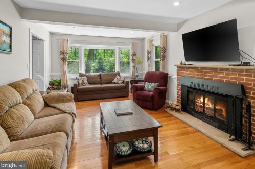 1063 Stuart Rd, Princeton NJ  08540-1219 exterior