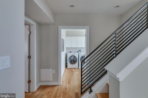 720 4 St, Philadelphia PA 19147-3127 exterior