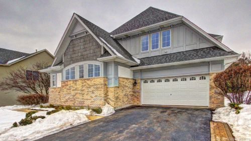 514 Mallard Point Dr, North Aurora, IL 60542-1281