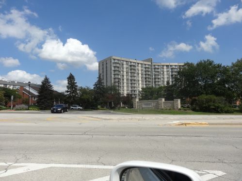 20 Tower Rd, Oak Brook IL  60523-1126 exterior