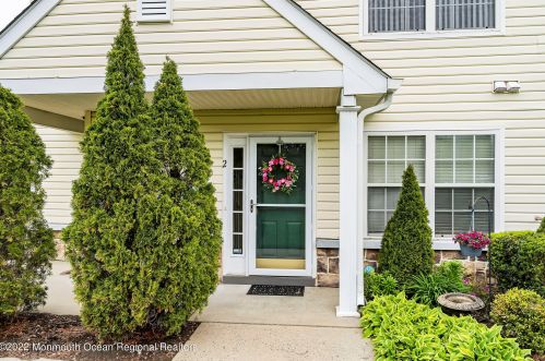 2 Nashville Ct, Tinton Falls, NJ 07712-3181