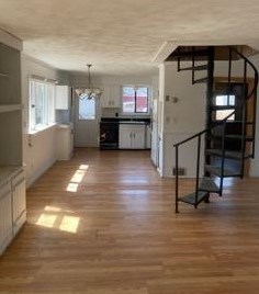 77 Beach St, Westerly, RI 02891-2752