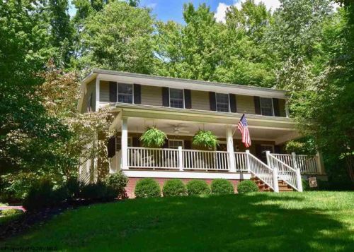 29 Cedar Ln, Lake Ridge, WV 26330-9304