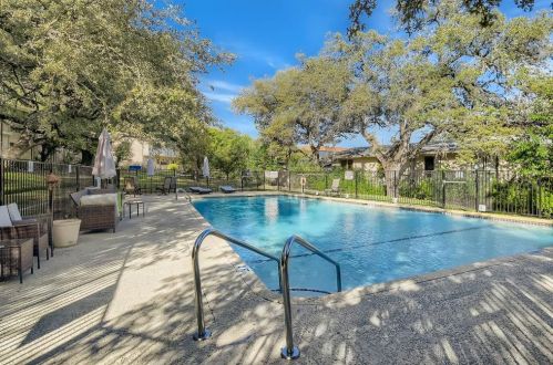 5326 Balcones Dr, Austin TX  78731-4982 exterior