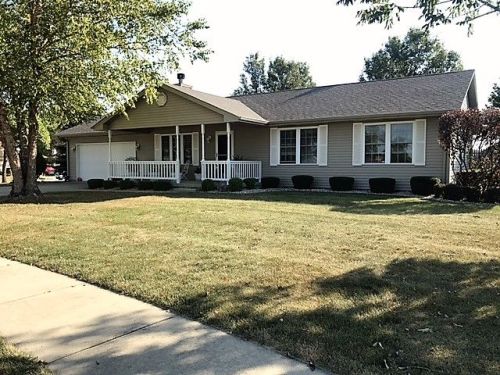 1140 Swan Dr, Bradley, IL 60915-1347