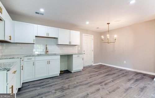 5864 Ronnie Dr, Rex GA 30273-1059 exterior