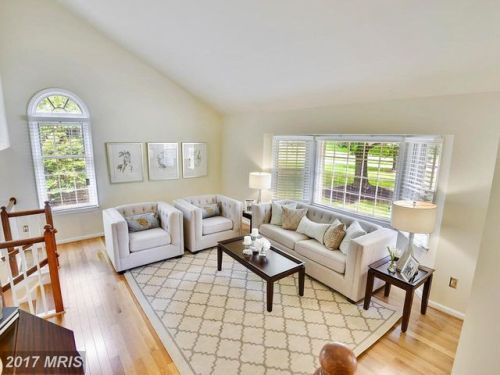 1276 Golden Eagle Dr, Herndon, VA 20194-1105