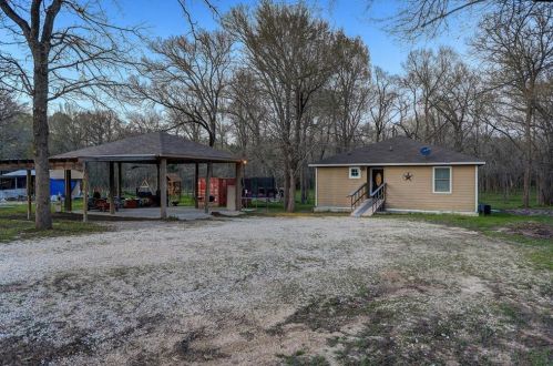 276 Lacy Dr, Webberville, TX 78621-3608