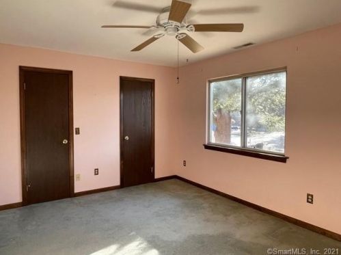 5 Lakeview Dr, Southington CT  06489-3462 exterior