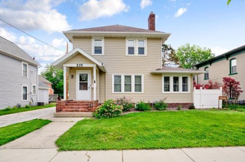 215 Carroll St, Mankato, MN 56001-2426