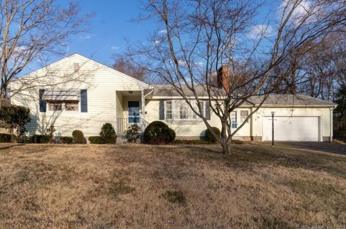 79 Woodhaven Dr, Kensington, CT 06037-1823