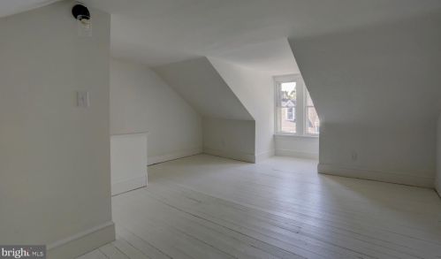 527 Howard Ave, Lancaster PA  17602-4421 exterior