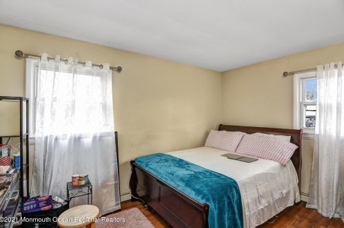 1105 Comstock St, Tinton Falls NJ 07712-5815 exterior