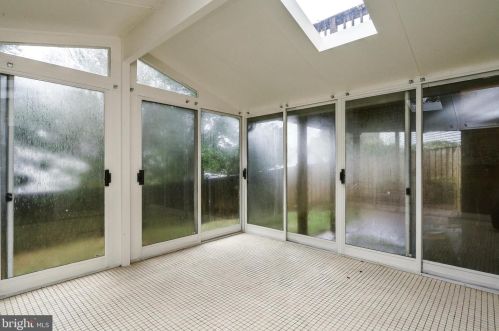 5074 Queens Wood Dr, Springfield VA  22015-1530 exterior