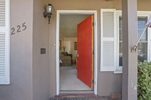 225 Sunset Dr, Lodi, CA 95240-3319