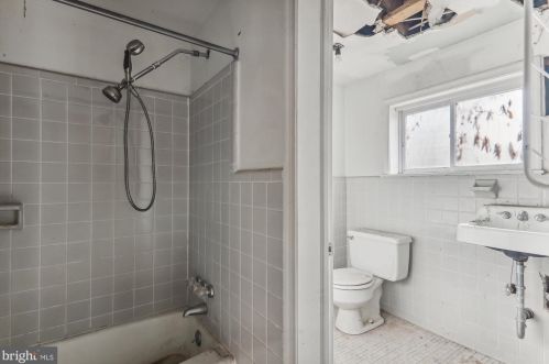 211 Ednor Rd, Silver Spring MD 20905-5134 exterior