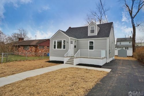 29 Smith St, Avenel, NJ 07001-1744