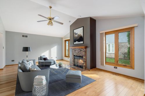 19603 Cambridge Dr, Mokena, IL 60448-7945
