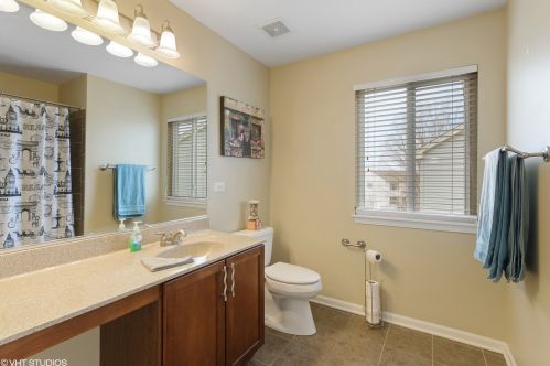 624 Canterbury Ln, Pingree Grove IL  60140-9192 exterior