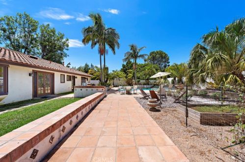 11411 Arroyo Ave, Santa Ana CA  92705-2469 exterior