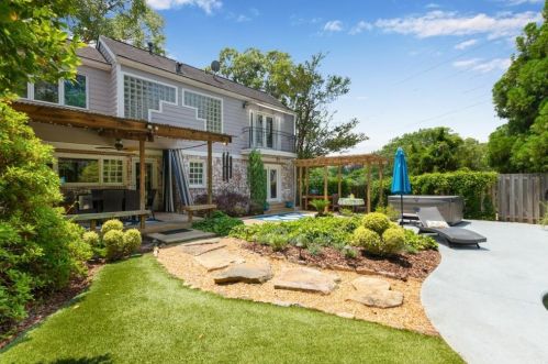 676 Hillpine Dr, Atlanta GA  30306-3277 exterior
