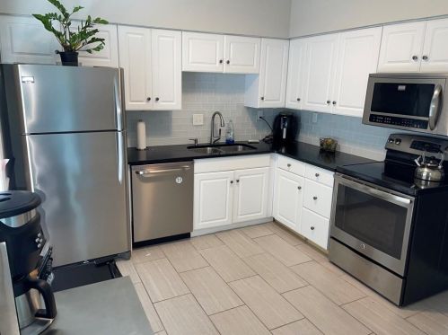 5645 Chemin De Vie, Atlanta GA  30342-2565 exterior