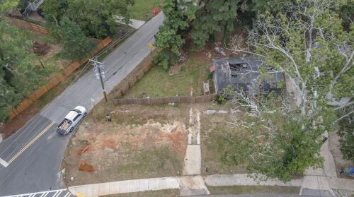 566 Hamilton E Holmes Dr, Atlanta, GA 30318-6127