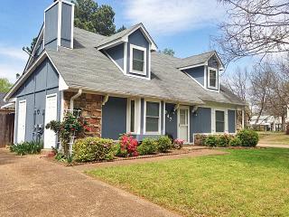 3947 Robin Hill Dr, Memphis, TN 38135-1728