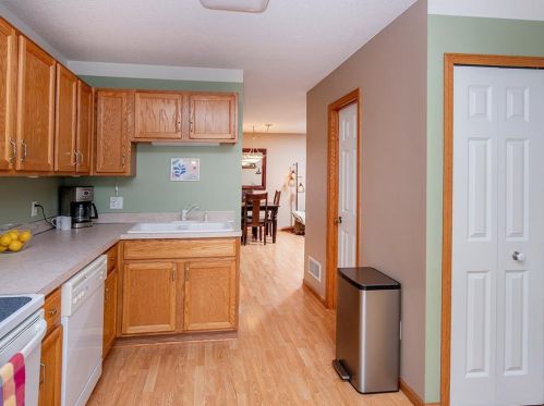 2096 Gresham Ave, Saint Paul MN  55128-4410 exterior