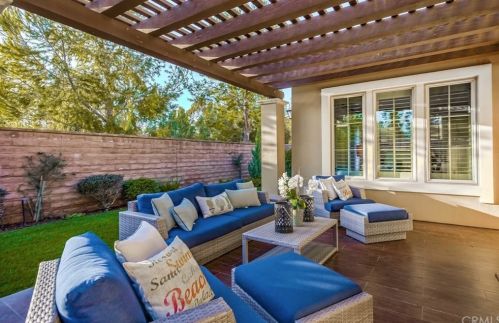 18 Shadybend, Irvine CA  92602-0844 exterior