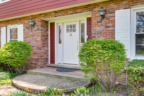 423 Grayfriars Ln, Palatine, IL 60067-4613